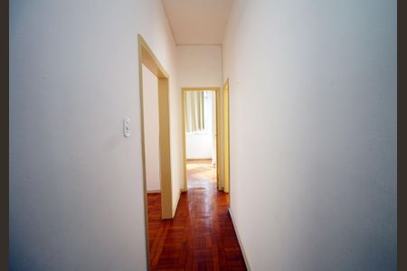 Corredor de apartamento à venda com 3 quartos, 60m² em Olaria, Rio de Janeiro