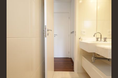 Apartamento para alugar com 201m², 4 quartos e 3 vagasBanheiro da Suíte 1