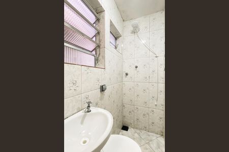 Banheiro  de casa para alugar com 2 quartos, 40m² em Parque Cisper, São Paulo