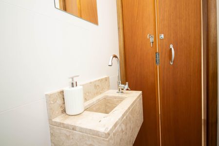 Casa à venda com 135m², 3 quartos e 3 vagasBanheiro Social