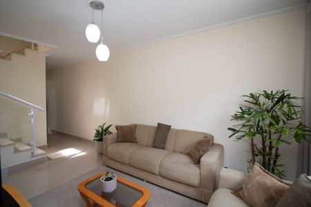 Casa à venda com 135m², 3 quartos e 3 vagasSala