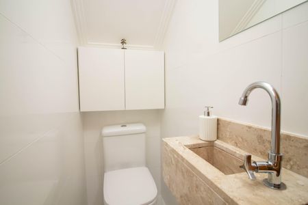 Casa à venda com 135m², 3 quartos e 3 vagasBanheiro Social