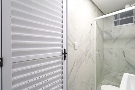 Banheiro de kitnet/studio para alugar com 1 quarto, 15m² em Barra Funda, São Paulo