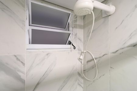Banheiro de kitnet/studio para alugar com 1 quarto, 15m² em Barra Funda, São Paulo