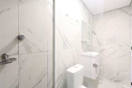 Banheiro de kitnet/studio para alugar com 1 quarto, 15m² em Barra Funda, São Paulo
