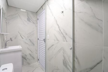 Banheiro de kitnet/studio para alugar com 1 quarto, 15m² em Barra Funda, São Paulo