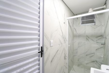 Banheiro de kitnet/studio para alugar com 1 quarto, 15m² em Barra Funda, São Paulo