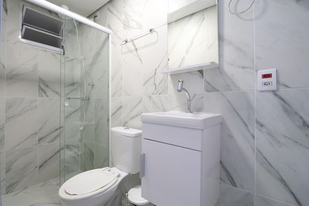 Banheiro de kitnet/studio para alugar com 1 quarto, 15m² em Barra Funda, São Paulo