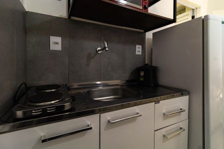 Cozinha de kitnet/studio para alugar com 1 quarto, 15m² em Barra Funda, São Paulo