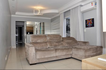 Casa à venda com 200m², 3 quartos e 3 vagasSala