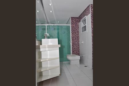 Casa à venda com 200m², 3 quartos e 3 vagasBanheiro da Suíte