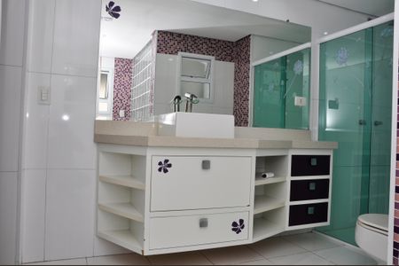 Casa à venda com 200m², 3 quartos e 3 vagasBanheiro da Suíte