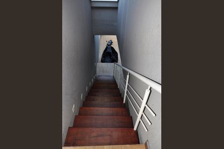 Casa à venda com 200m², 3 quartos e 3 vagasDetalhe - Escada Externa