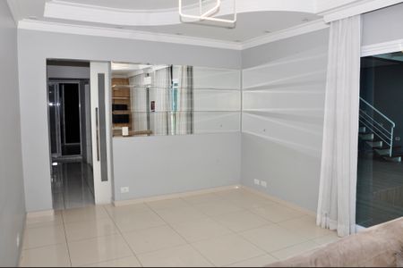 Casa à venda com 200m², 3 quartos e 3 vagasSala