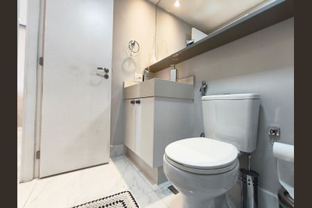 Apartamento para alugar com 68m², 2 quartos e 2 vagas Apartamento para alugar com 68m², 2 quartos e 2 vagasBanheiro