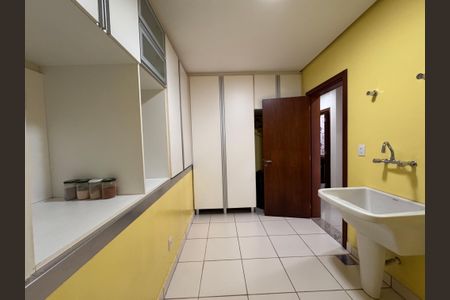 Casa à venda com 247m², 3 quartos e 4 vagas Casa à venda com 247m², 3 quartos e 4 vagasÁrea de Serviço