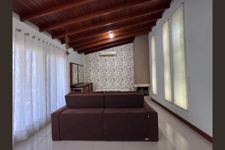 Casa à venda com 247m², 3 quartos e 4 vagas Casa à venda com 247m², 3 quartos e 4 vagasSala