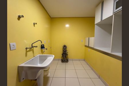 Casa à venda com 247m², 3 quartos e 4 vagas Casa à venda com 247m², 3 quartos e 4 vagasÁrea de Serviço