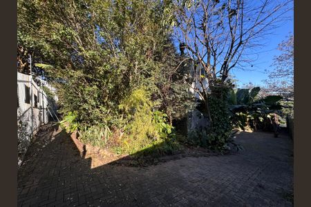 Casa à venda com 247m², 3 quartos e 4 vagas Casa à venda com 247m², 3 quartos e 4 vagasQuintal