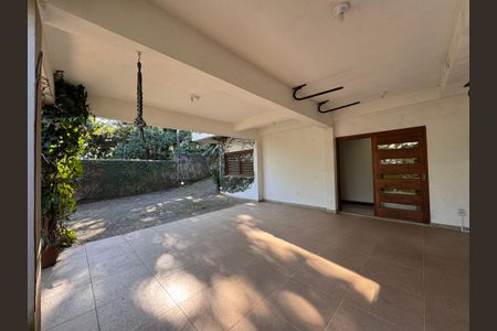 Casa à venda com 247m², 3 quartos e 4 vagas Casa à venda com 247m², 3 quartos e 4 vagasQuintal