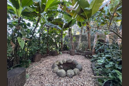 Casa à venda com 247m², 3 quartos e 4 vagas Casa à venda com 247m², 3 quartos e 4 vagasQuintal