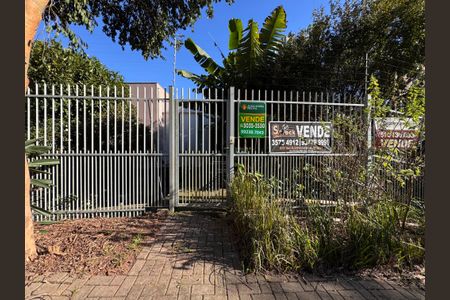 Casa à venda com 247m², 3 quartos e 4 vagas Casa à venda com 247m², 3 quartos e 4 vagasFachada