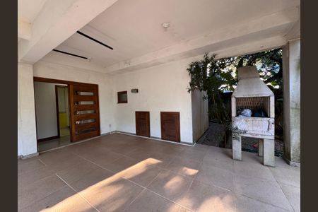 Casa à venda com 247m², 3 quartos e 4 vagas Casa à venda com 247m², 3 quartos e 4 vagasQuintal