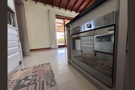 Casa à venda com 247m², 3 quartos e 4 vagas Casa à venda com 247m², 3 quartos e 4 vagasCozinha