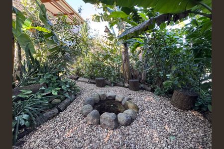 Casa à venda com 247m², 3 quartos e 4 vagas Casa à venda com 247m², 3 quartos e 4 vagasQuintal