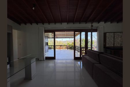 Casa à venda com 247m², 3 quartos e 4 vagas Casa à venda com 247m², 3 quartos e 4 vagasSala