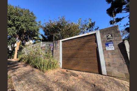 Casa à venda com 247m², 3 quartos e 4 vagas Casa à venda com 247m², 3 quartos e 4 vagasFachada + Placa