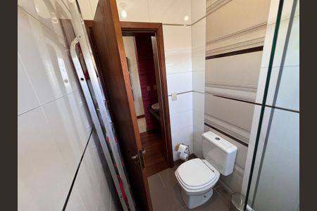 Casa à venda com 247m², 3 quartos e 4 vagas Casa à venda com 247m², 3 quartos e 4 vagasBanheiro