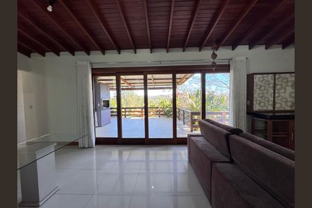 Casa à venda com 247m², 3 quartos e 4 vagas Casa à venda com 247m², 3 quartos e 4 vagasSala