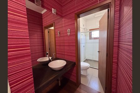 Casa à venda com 247m², 3 quartos e 4 vagas Casa à venda com 247m², 3 quartos e 4 vagasBanheiro