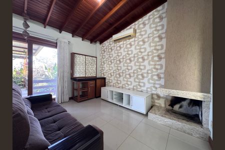 Casa à venda com 247m², 3 quartos e 4 vagas Casa à venda com 247m², 3 quartos e 4 vagasSala