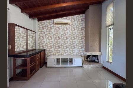 Casa à venda com 247m², 3 quartos e 4 vagas Casa à venda com 247m², 3 quartos e 4 vagasSala