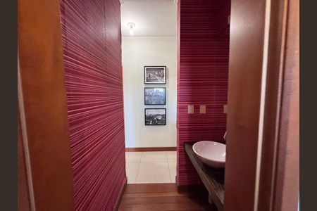 Casa à venda com 247m², 3 quartos e 4 vagas Casa à venda com 247m², 3 quartos e 4 vagasBanheiro