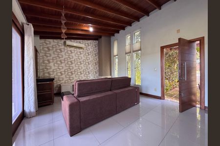 Casa à venda com 247m², 3 quartos e 4 vagas Casa à venda com 247m², 3 quartos e 4 vagasSala