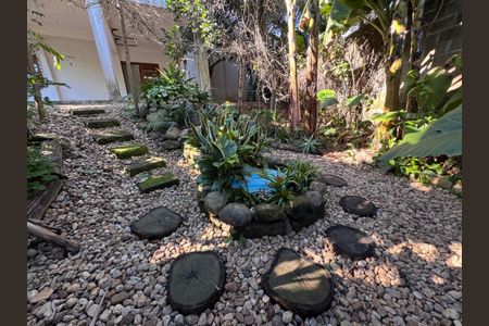 Casa à venda com 247m², 3 quartos e 4 vagas Casa à venda com 247m², 3 quartos e 4 vagasQuintal