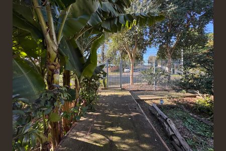 Casa à venda com 247m², 3 quartos e 4 vagas Casa à venda com 247m², 3 quartos e 4 vagasQuintal