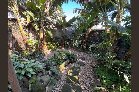 Casa à venda com 247m², 3 quartos e 4 vagas Casa à venda com 247m², 3 quartos e 4 vagasQuintal