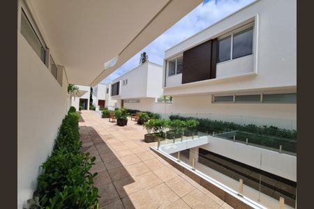 Casa à venda com 4 quartos, 400m² em Jardim Petropolis, São Paulo
