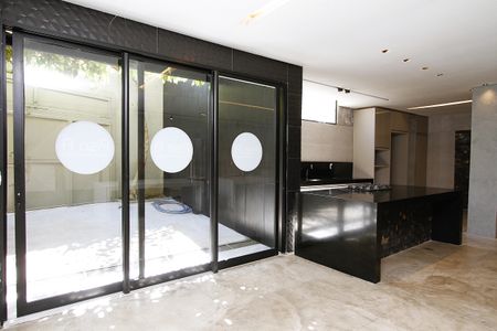 Casa para alugar com 220m², 2 quartos e 1 vagaEntrada