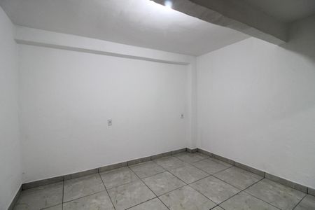 Sala/Quarto de casa para alugar com 1 quarto, 23m² em Jardim Raposo Tavares, São Paulo