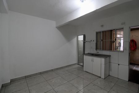 Sala/Quarto de casa para alugar com 1 quarto, 23m² em Jardim Raposo Tavares, São Paulo
