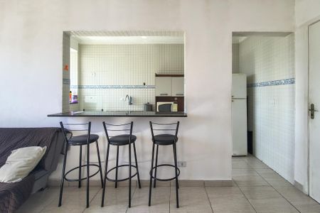 Cozinha de apartamento para alugar com 1 quarto, 45m² em Vila Tupi, Praia Grande