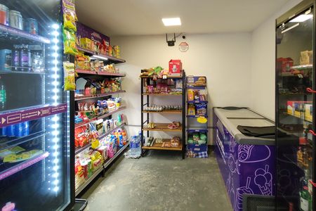 Market de apartamento para alugar com 1 quarto, 45m² em Vila Tupi, Praia Grande