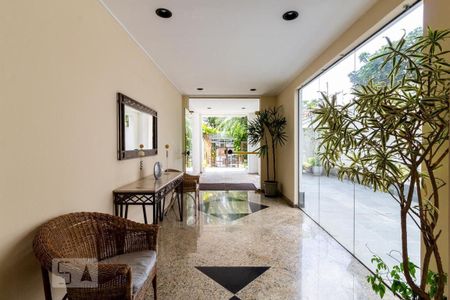 Apartamento para alugar com 70m², 2 quartos e 1 vagaÁrea comum - Hall Social