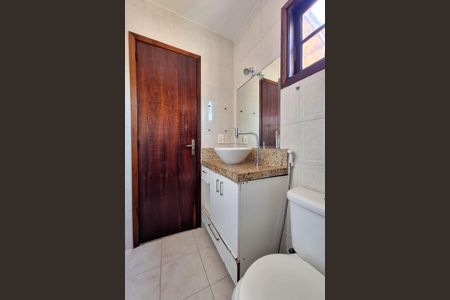 Casa de condomínio à venda com 104m², 3 quartos e 1 vaga Casa de condomínio à venda com 104m², 3 quartos e 1 vagaBanheiro da Suíte