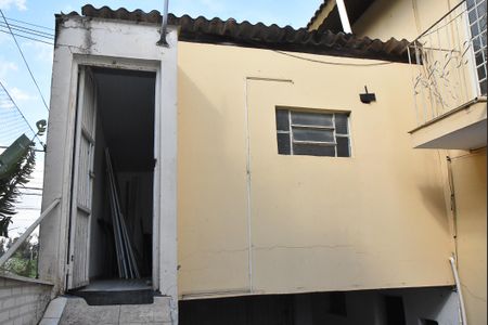 Casa à venda com 180m², 2 quartos e 1 vaga Casa à venda com 180m², 2 quartos e 1 vagaFachada
